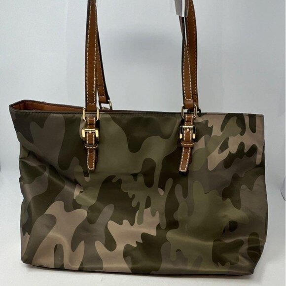 Tommy Hilfiger Handbags - Tommy Hilfiger Camo Purse